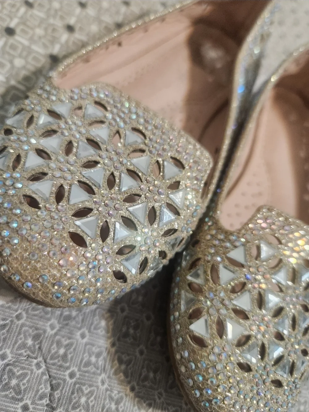 Girls Glitter Cutout Slip-On Flats in Champagne